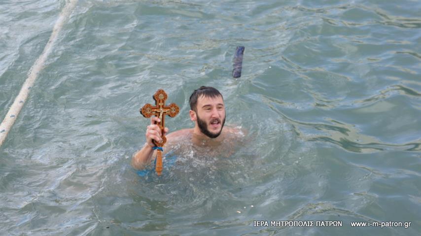 Μὲ λαμπρότητα ἑορτάσθη ἡ μεγάλη Δεσποτικὴ Ἑορτὴ τῶν Θεοφανείων στὴν Ἱερὰ Μητρόπολη Πατρῶν(Βίντεο+Φώτο)